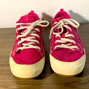 Merrell gently used canvas women’s sneaker size 9.5